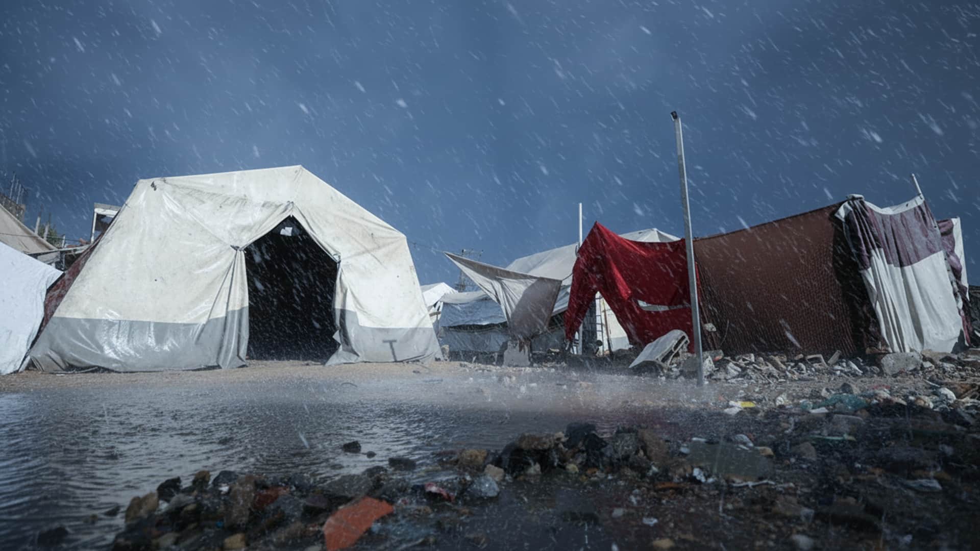 صورة مصر تناشد الغزيين بتجنب التخييم هذه الأيام