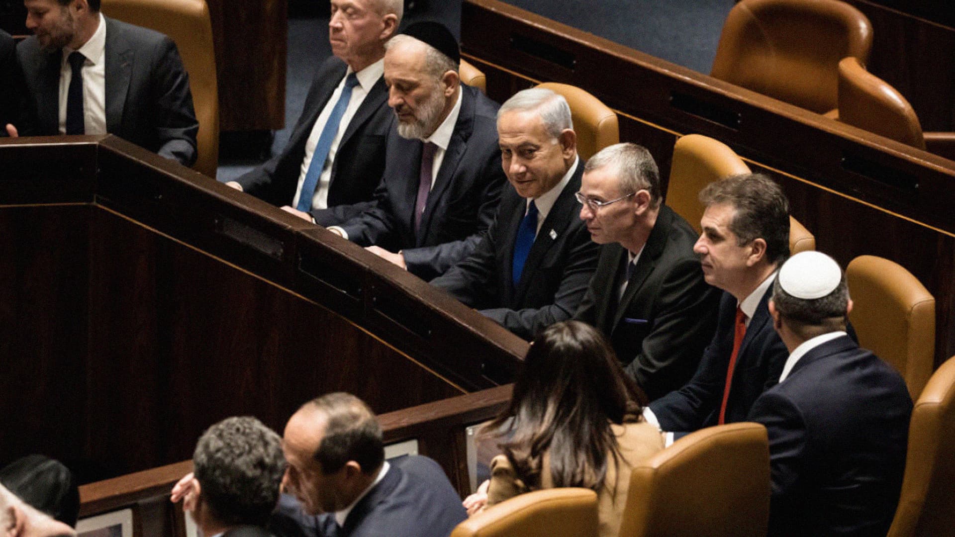 صورة نتنياهو: الإصلاحات القضائية ستتيح للجميع تجاوز القانون قانونياً