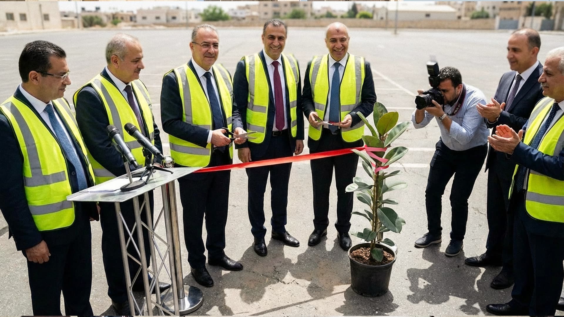 صورة البلدية تمنح تراخيص محدودة لزراعة الأشجار على أراضي الغطاء الاسمنتي