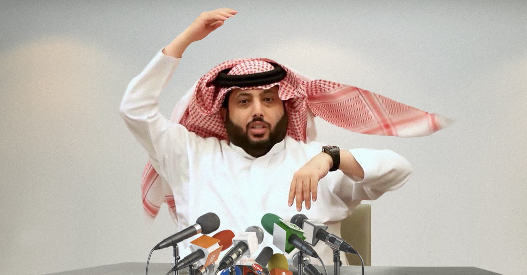 صورة تركي آل الشيخ يهدد بالتراجع عن سحب استثماراته الرياضية من مصر بل ومضاعفتها  إذا استمرت الجماهير بشتمه